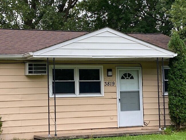 Building Photo - 3 Bedroom Ranch Home