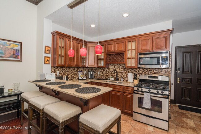 Building Photo - 1 Spring St