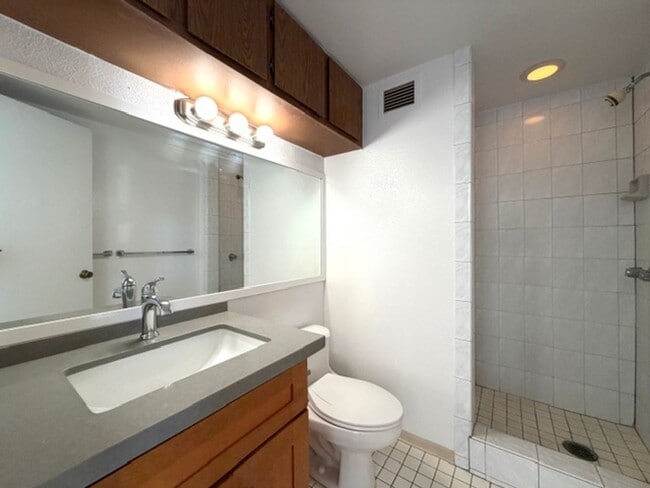 Building Photo - 2 Bedroom, 2 Bathroom, 1 Gated Parking (McCully)