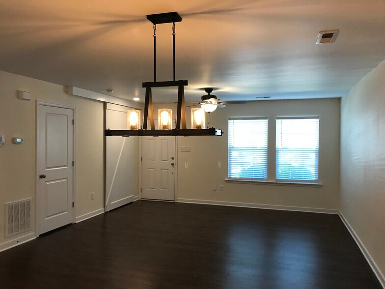 Dining/ Family Room - Open Floor - 1505 Stonewall Manor Dr