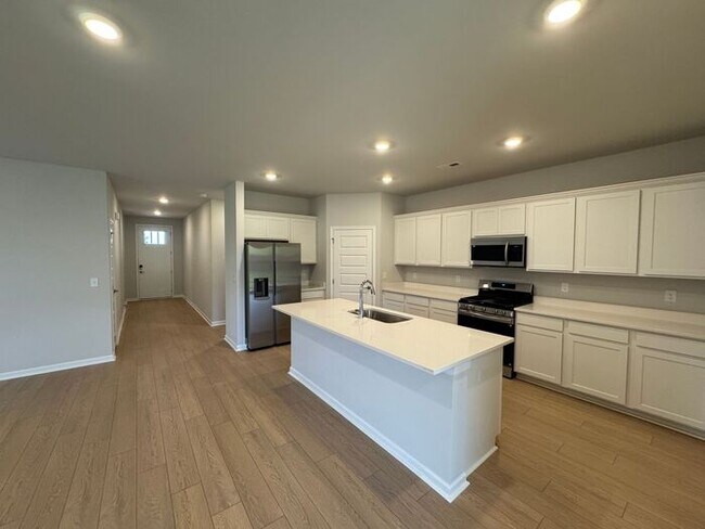 Building Photo - MOVE IN SPECIAL for Clift Farm home WITH F...