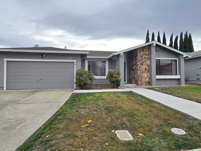 Primary Photo - Spacious Home with Open Floorplan, Fresh P...