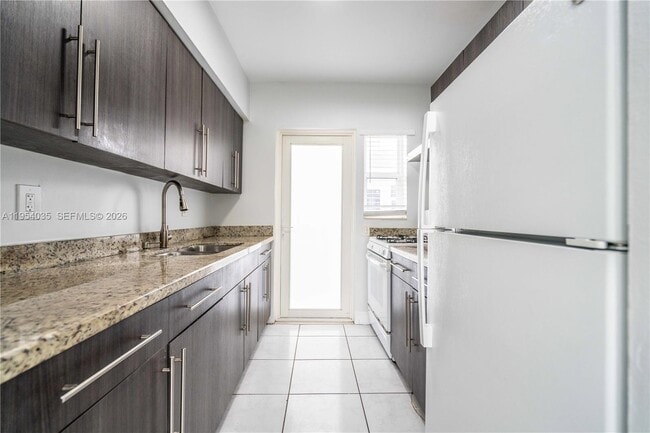 Building Photo - 8340 Byron Ave