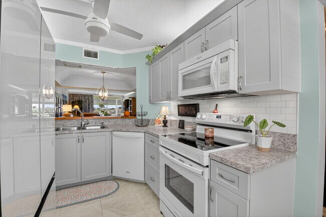 Building Photo - 23279 Barwood Ln N