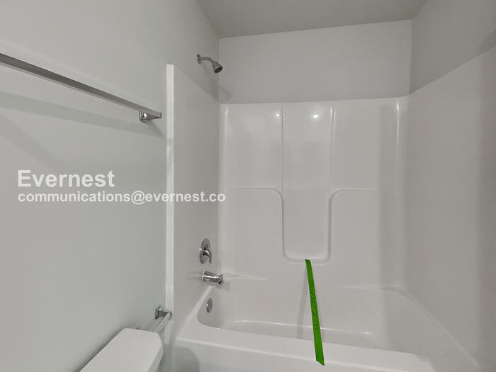 Building Photo - 4233 Park Ave