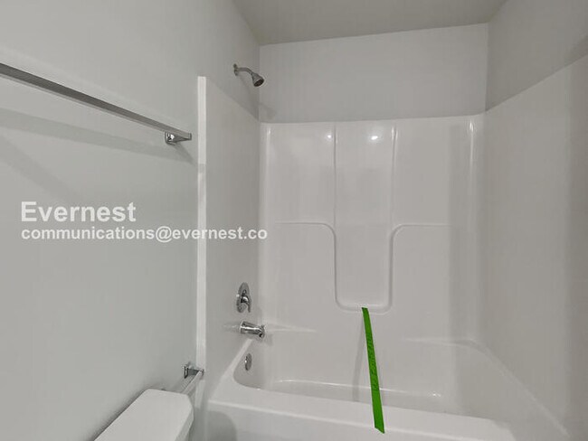 Building Photo - Limited Time Special Offer! / 3 Bed, 2.5 Bath Home with Modern Amenities / Pet-Friendly / Availab...