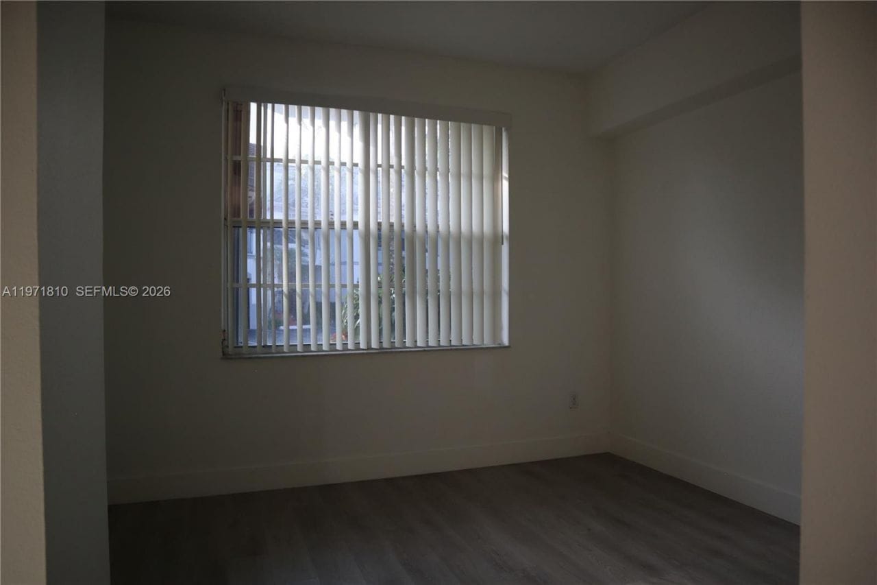 Building Photo - 721 SW 148th Ave