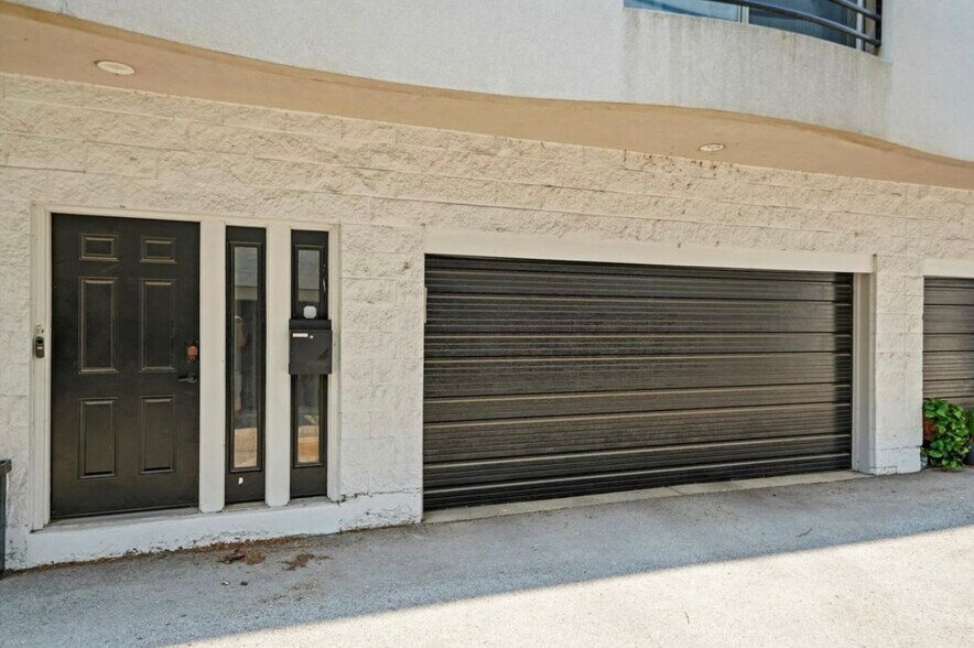 Building Photo - 2231 N Lister Ave