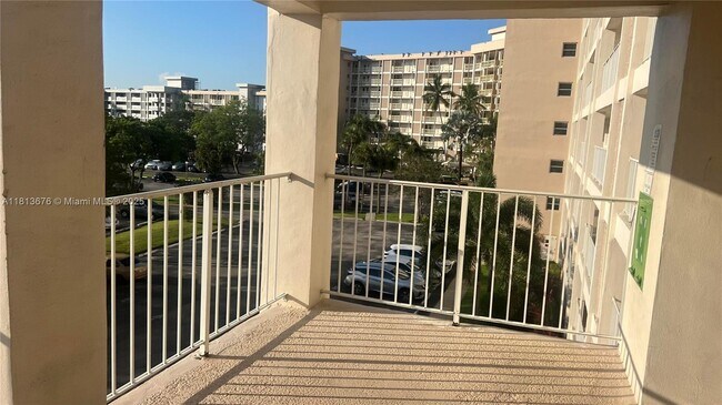Building Photo - 2671 S Course Dr