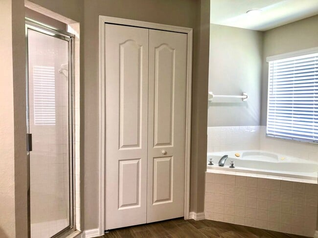 Building Photo - Wonderful 3/2 home in ORLANDO - GOLF COURS...