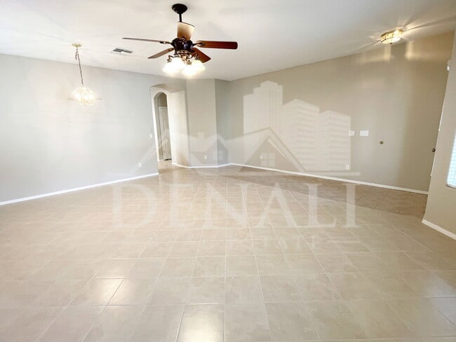 Building Photo - 8355 W Mary Ann Dr