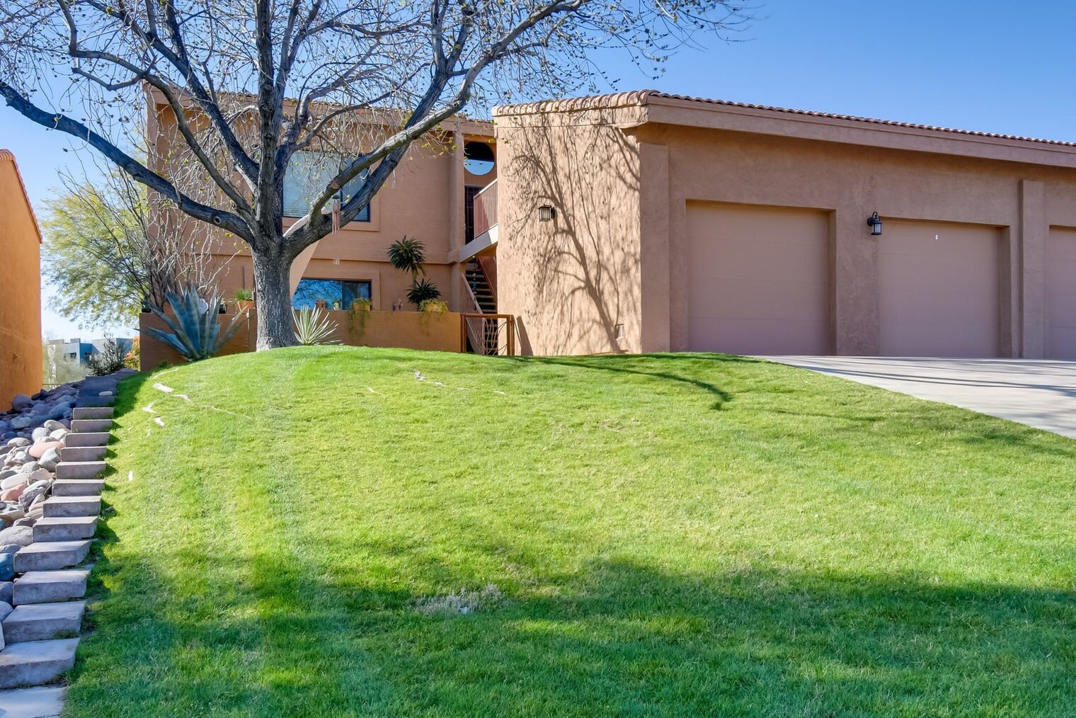 Building Photo - 16233 E Rosetta Dr