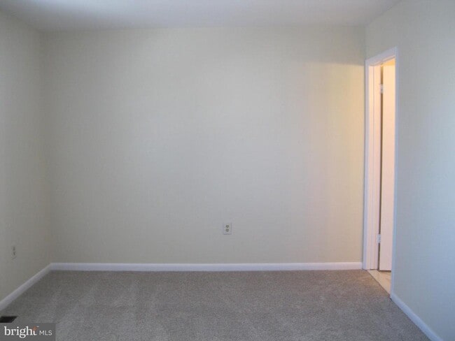 Building Photo - 8171 Fenwick Ct