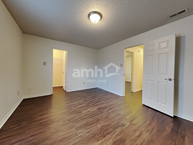 Building Photo - 10286 Butler Dr