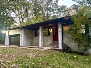 Building Photo - 7104 Foxrun East End Dr