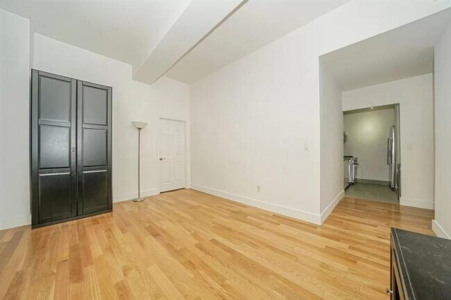 Building Photo - 4 bedroom in NEW YORK NY 10038