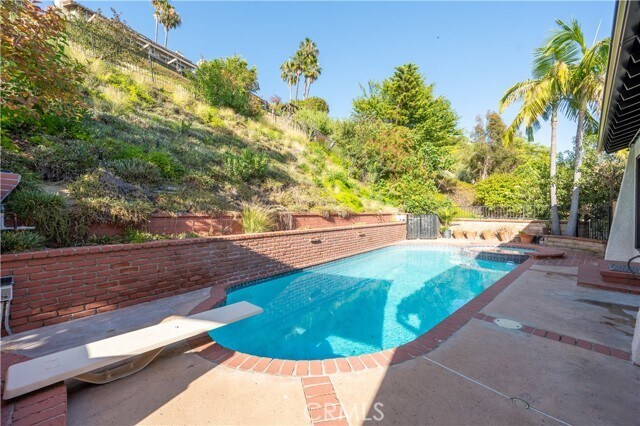 Building Photo - 1350 E Tujunga Ave