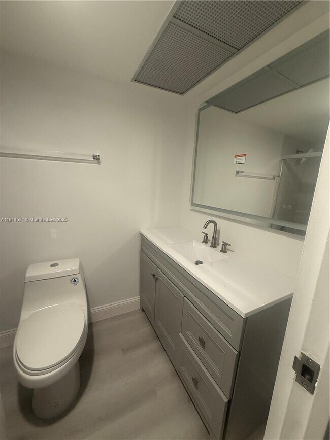 Building Photo - 250 174th St