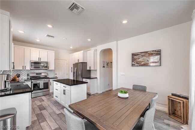 Building Photo - 2254 Cast Pebble Dr