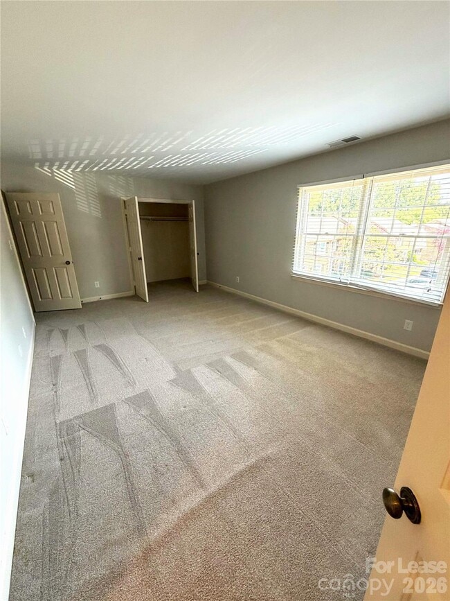 Building Photo - 6648 Bunker Hill Cir