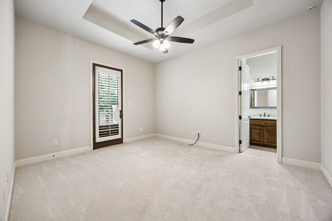 Building Photo - 2101 Miracle Point Dr