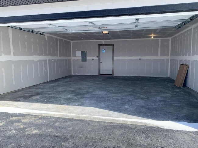 Building Photo - 3915 Swan Rd