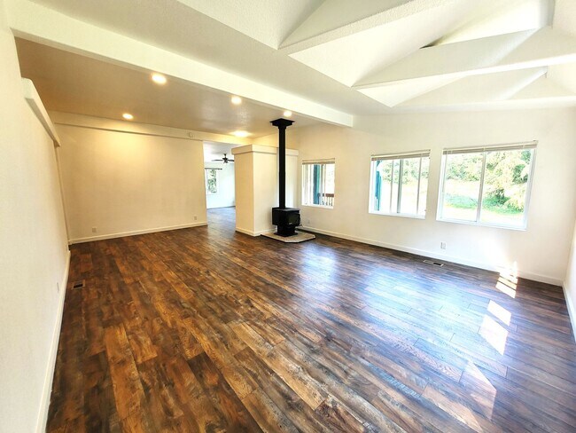 Building Photo - Country Home in secluded Mosquito Lake Rd ...