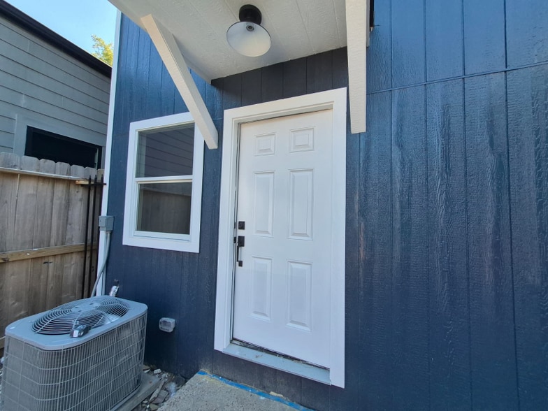 Building Photo - 3268 Holman St