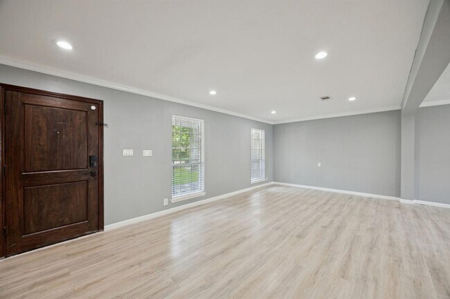Building Photo - 553 Cane River Ln
