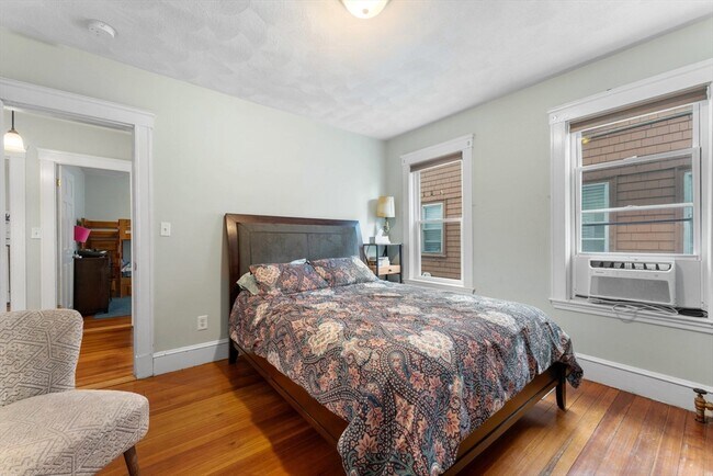 Building Photo - 15 Carney St