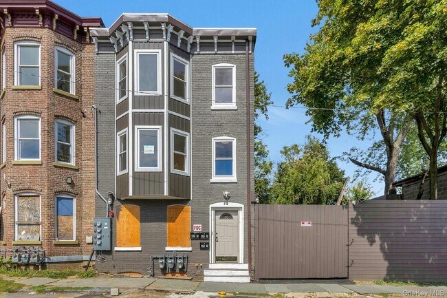 Building Photo - 70 Van Ness St