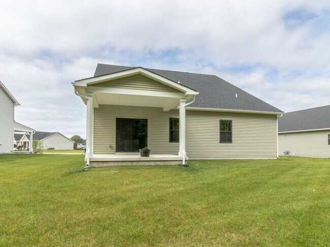 Building Photo - 12 MONTH RENTAL - 3 BED 2.5 BATH SINGLE FA...