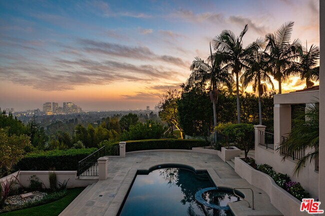 Building Photo - 1136 Calle Vista Dr