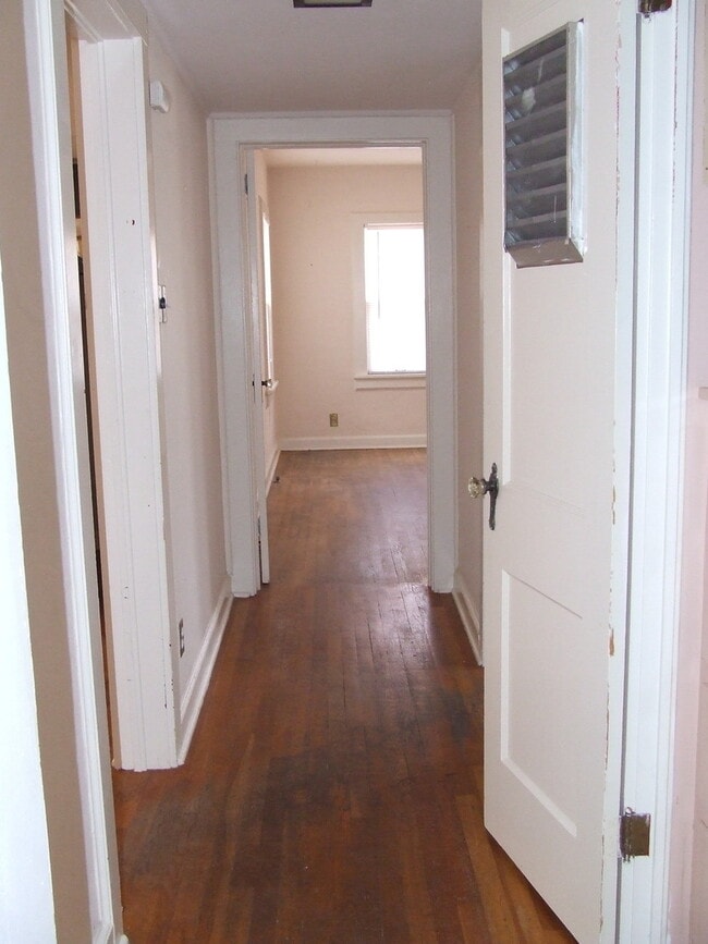 Building Photo - 412 E Baltimore Dr