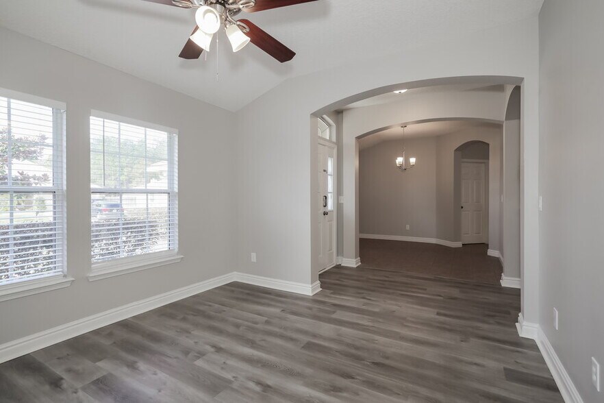 Building Photo - 801 Esquire Ln