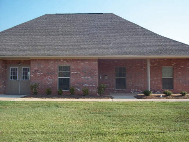 Building Photo - Hideaway Crossing