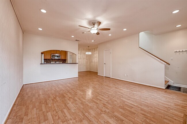 Building Photo - 9850 Pagewood Ln