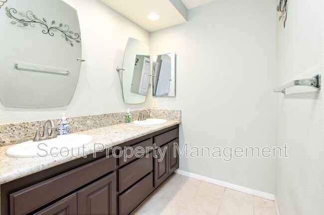Building Photo - 1028 Capra Way