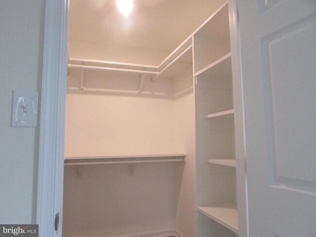 Building Photo - 515 Lindsey Ct