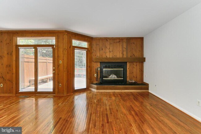 Building Photo - 4021 Lake Glen Rd