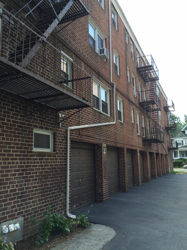 Building Photo - Shepard Circle Apartments