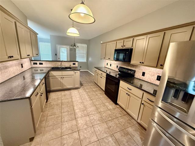 Building Photo - 4000 Juniper Ct
