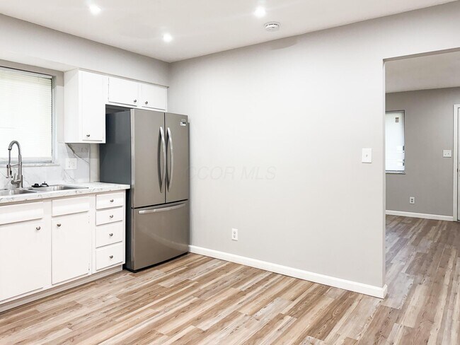 Building Photo - 1828 Bairsford Dr