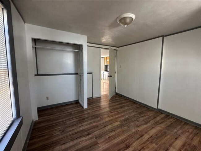 Building Photo - 24 Vale St