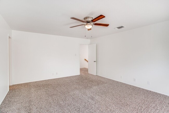 Building Photo - 3 Bedroom/2.5 Bathroom Hunters Chase Subdivision