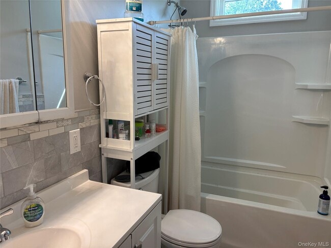 Building Photo - 346 S Main St