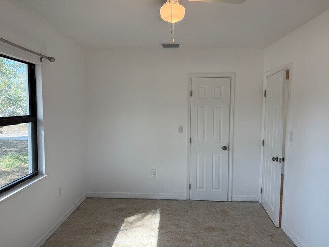 Building Photo - 827 42nd St