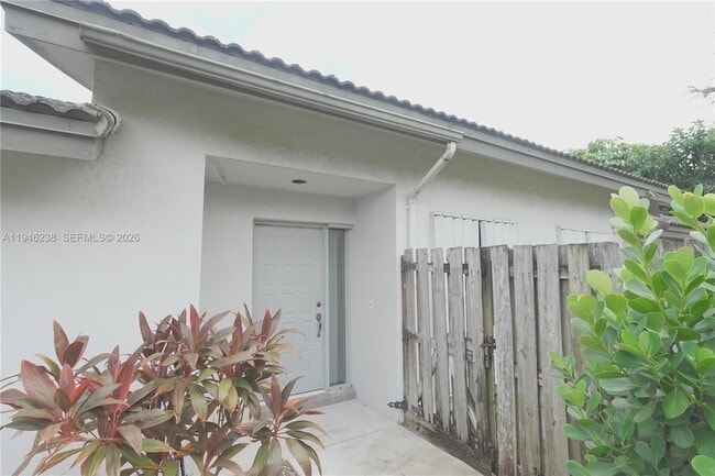 Building Photo - 518 NE 48th St