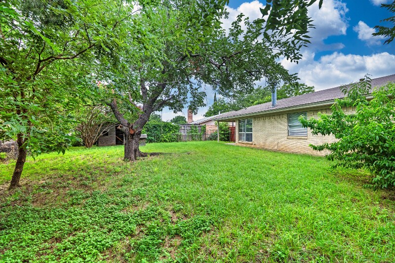 Building Photo - 236 E Cunningham Ave