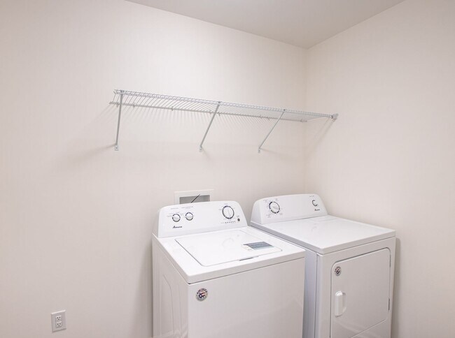 Building Photo - 3BD/2.5 Bath Townhome in Midland Wyntree C...